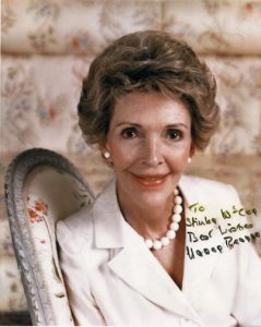 el análisis grafológico de Nancy Reagan es ramplón