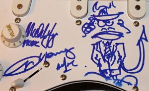 el análisis grafológico de Malcolm Young es satánica