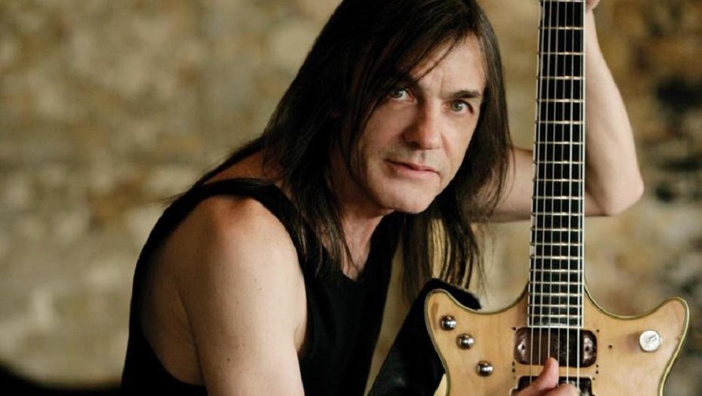 el análisis grafológico de Malcolm Young es altivo
