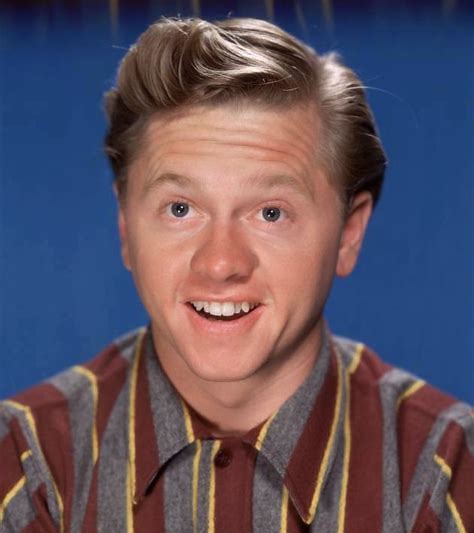 El análisis grfoogico de Mickey Rooney tiene altibajos.