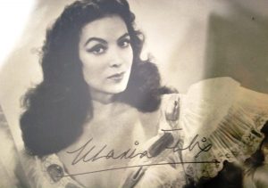 el análisis grafológico de María Félix es tenso.